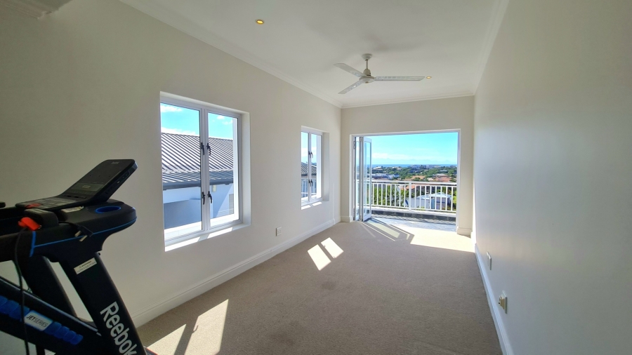 7 Bedroom Property for Sale in Whale Rock Western Cape